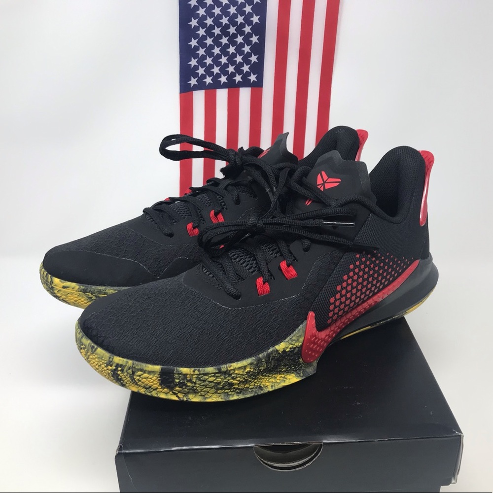 Nike Kobe Mamba Fury “Bruce Lee” BRAND NEW w/ box